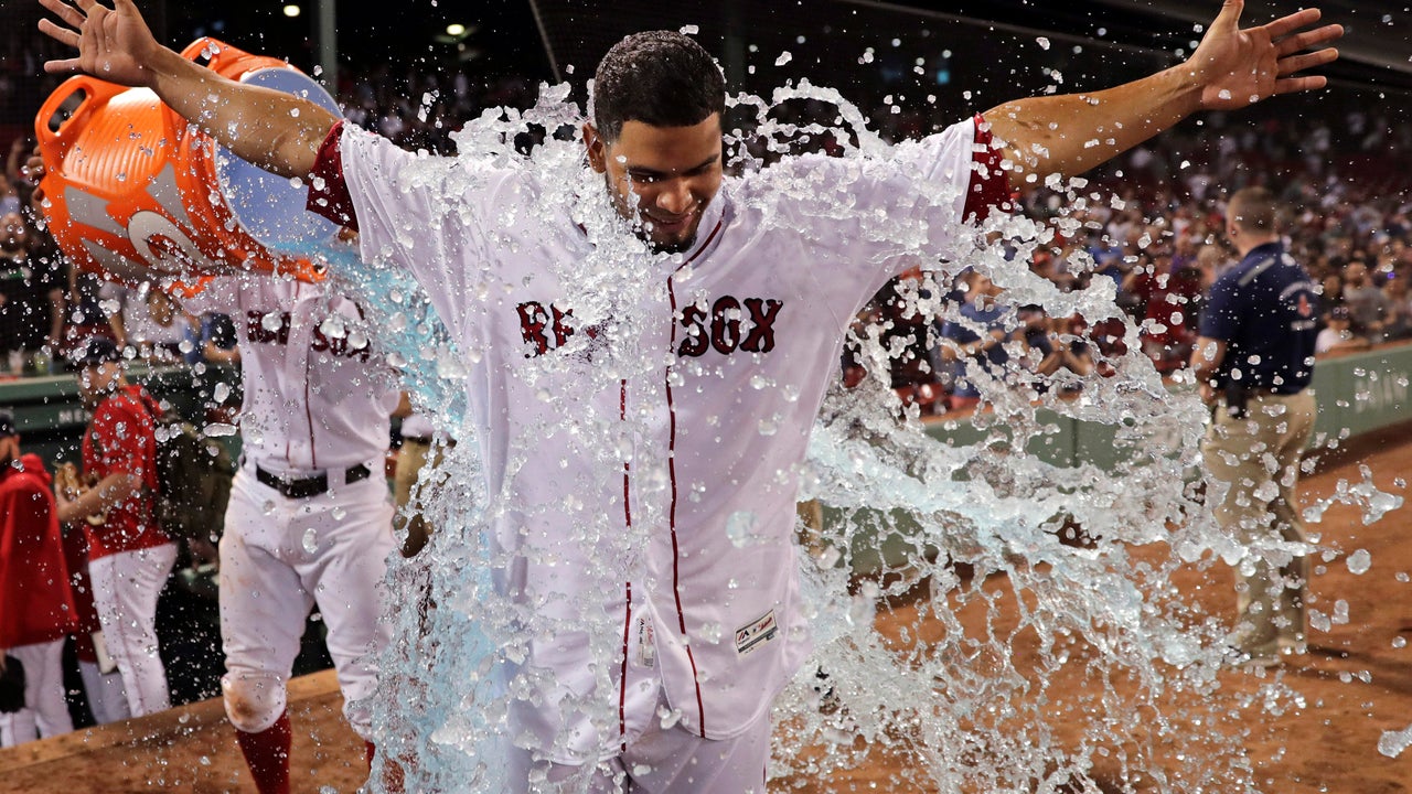 Hernández walk-off, single lifts Red Sox over White Sox 6-5